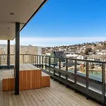 アパート Premium Penthouse In - Northern Lights, City, Sea & Mountain View - Free Parking In Garage トロムソ